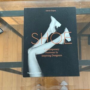 SHOE - Contemporary Footwear by Inspiring Designers Coffee Table Book